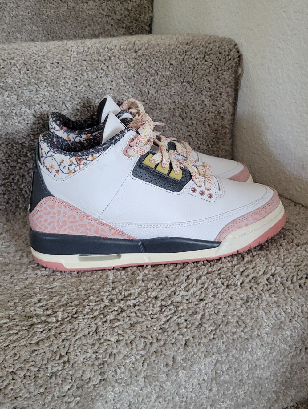 Air Jordan 3 Retro GS 'Vintage Floral' sneaker  Size 5Y